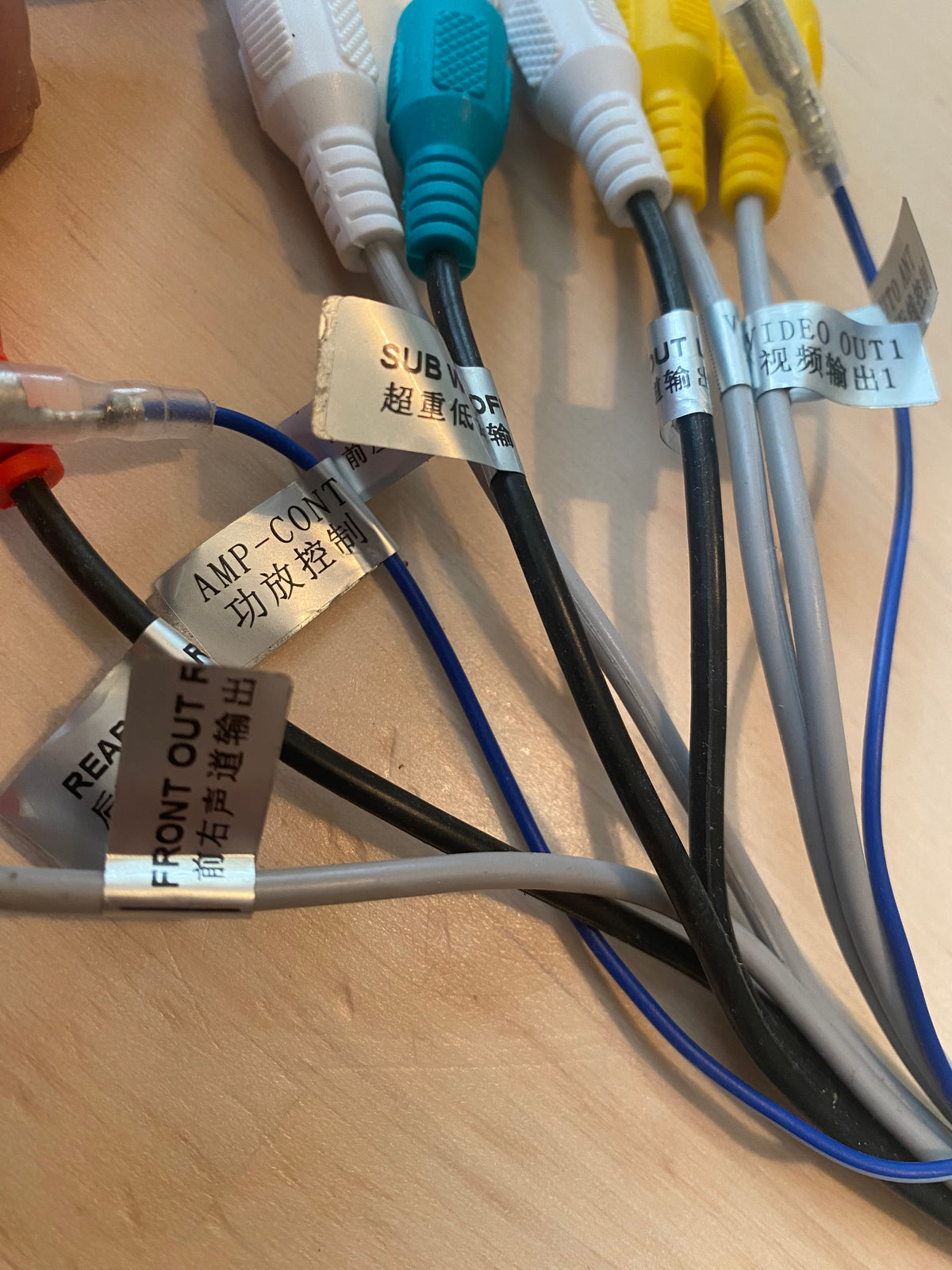 7 RCA svazek pro 2DIN autorádia s hranatým 20 PIN konektorem