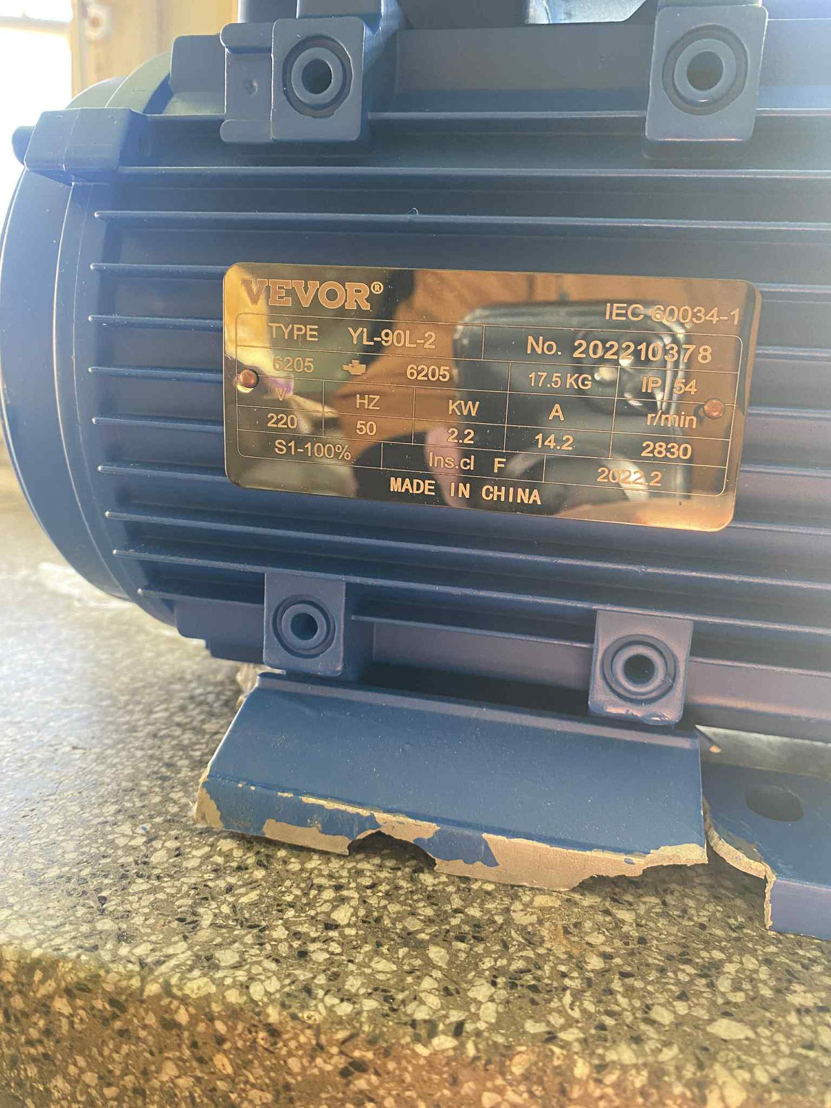 Jednofázový elektromotor 2,2 kW (drobné kosmetické nedostatky)