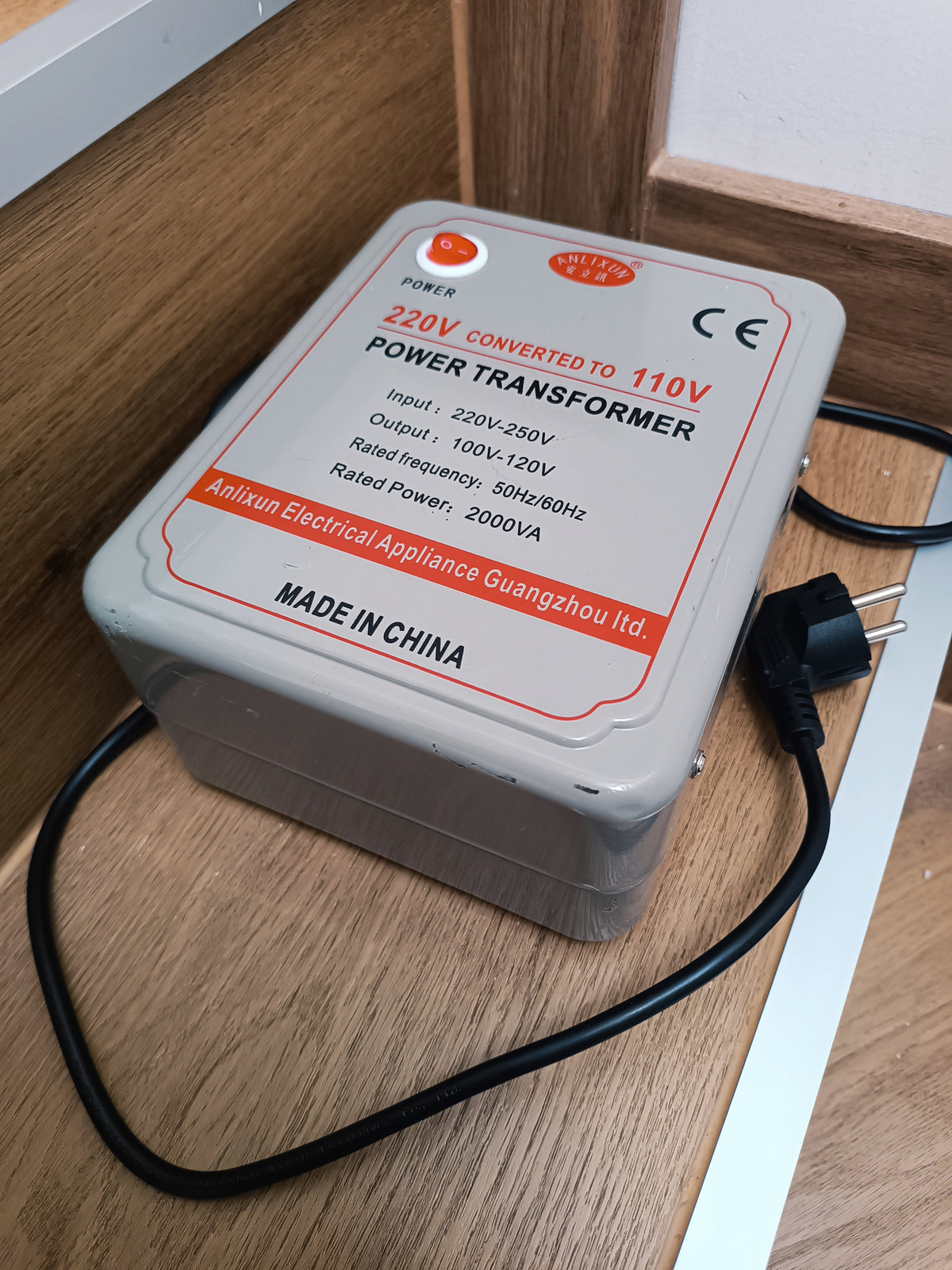 2000VA transformátor - 220V–250V na 100V–120V, 50/60Hz