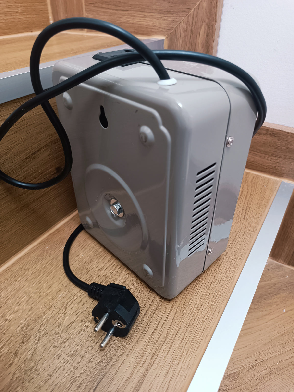 2000VA transformátor - 220V–250V na 100V–120V, 50/60Hz