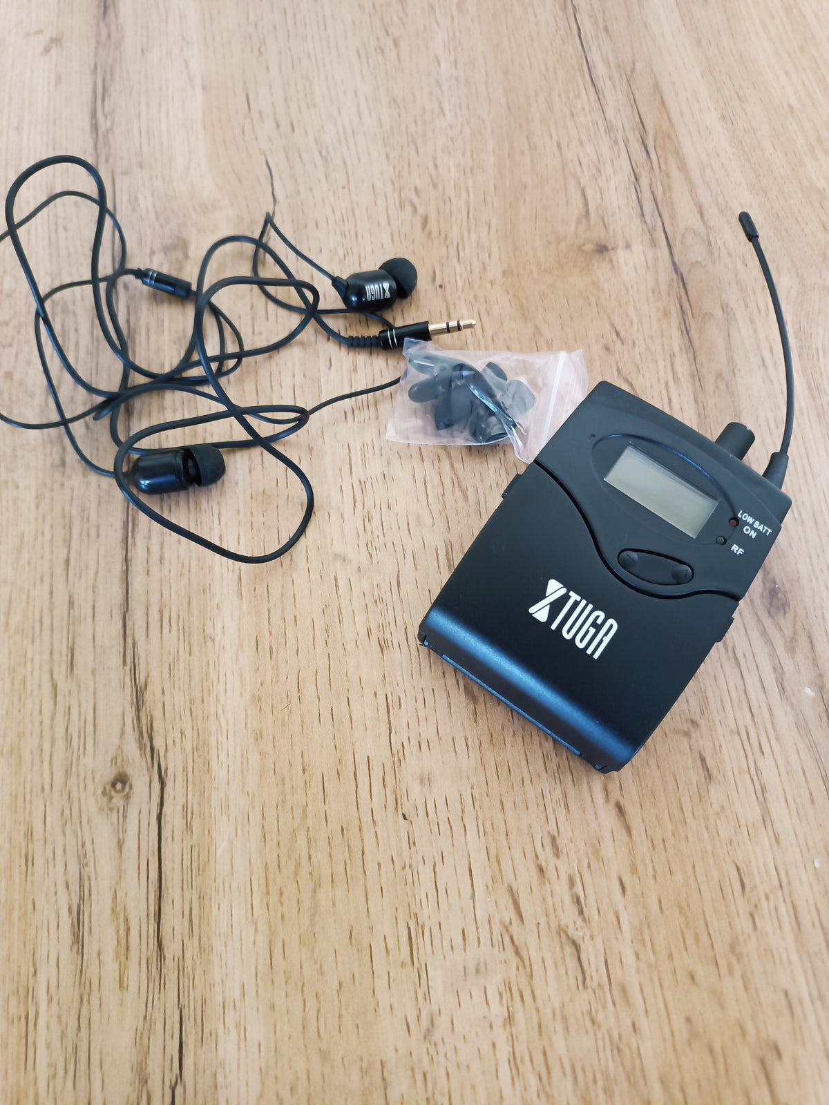 XTUGA bezdrátový přijímač pro in-ear monitorovací systémy