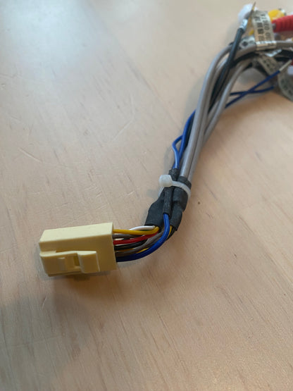 7 RCA svazek pro 2DIN autorádia s hranatým 20 PIN konektorem