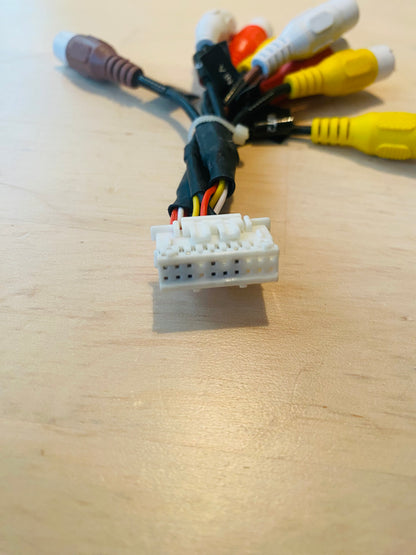 20 PIN konektor pro 2DIN autorádia, 8 RCA