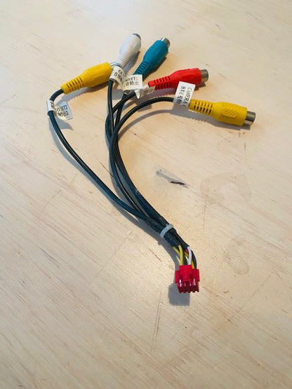 8 PIN konektor pro autorádia - 5 RCA