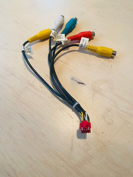 8 PIN konektor pro autorádia - 5 RCA