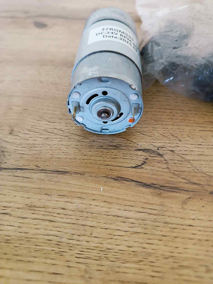 DC převodový motor 37RGM555-10K, 24V, 600 ot./min – silný motor pro robotiku a projekty