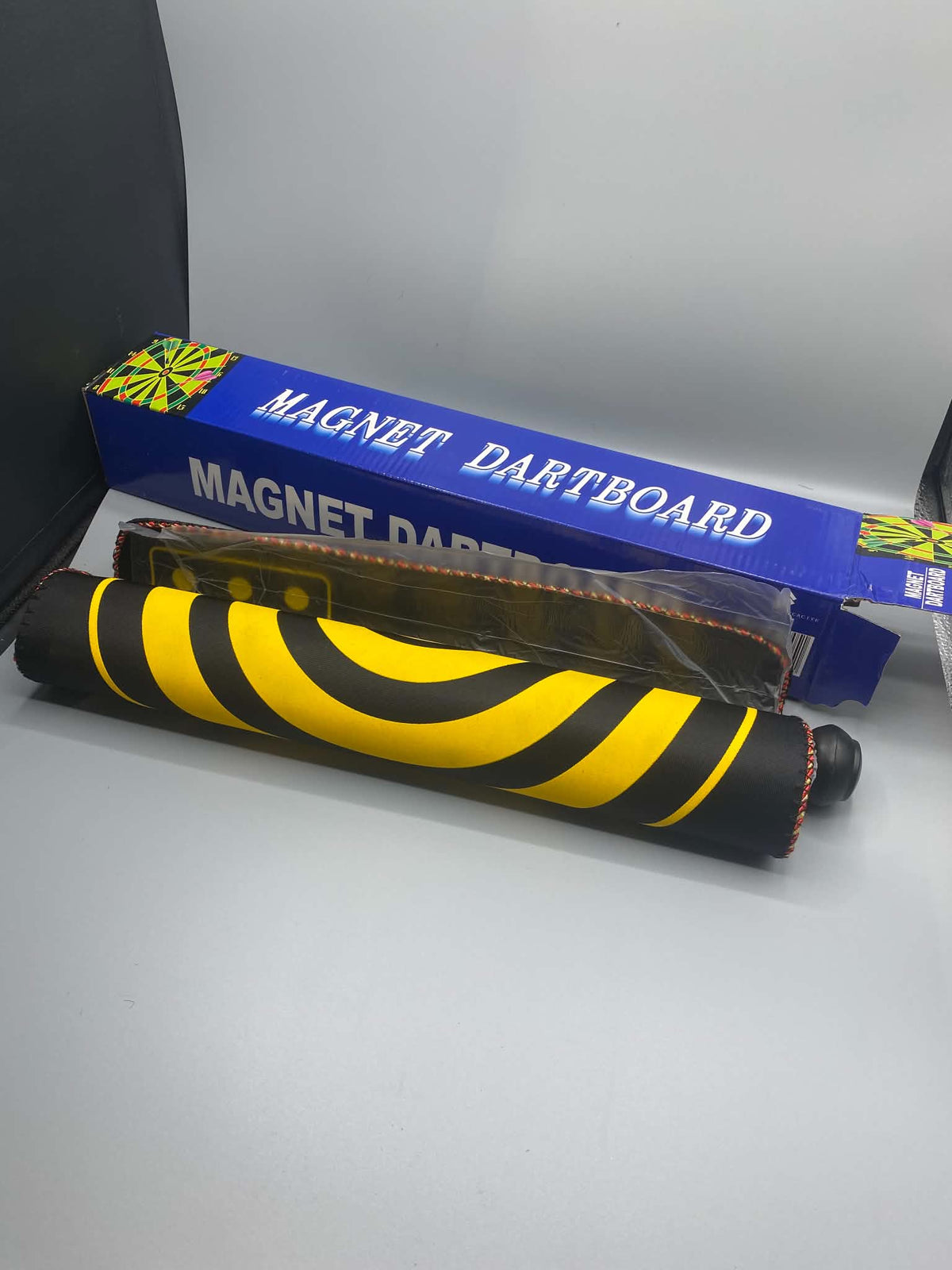 Magnetické šipky s oboustranným terčem, 6 šipek