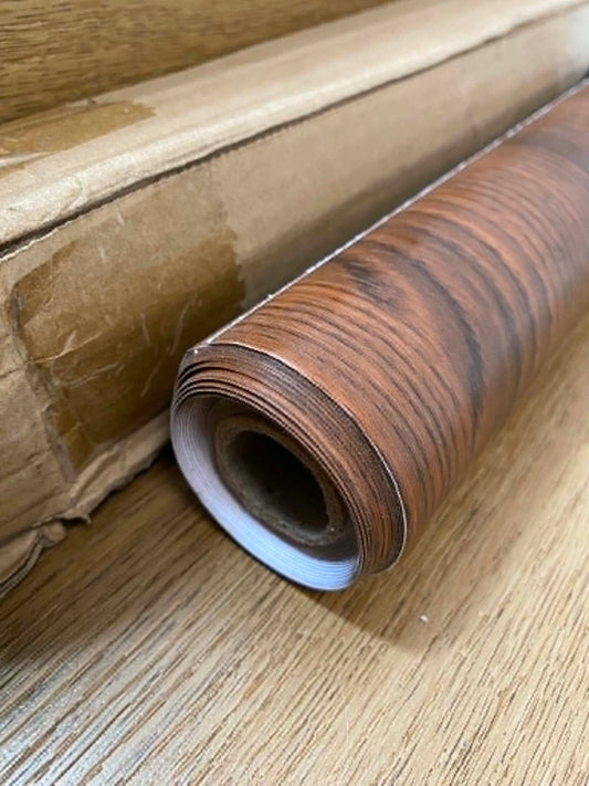Samolepicí nábytková fólie Kinlo 500 × 61 cm – vzor tm. dřevo