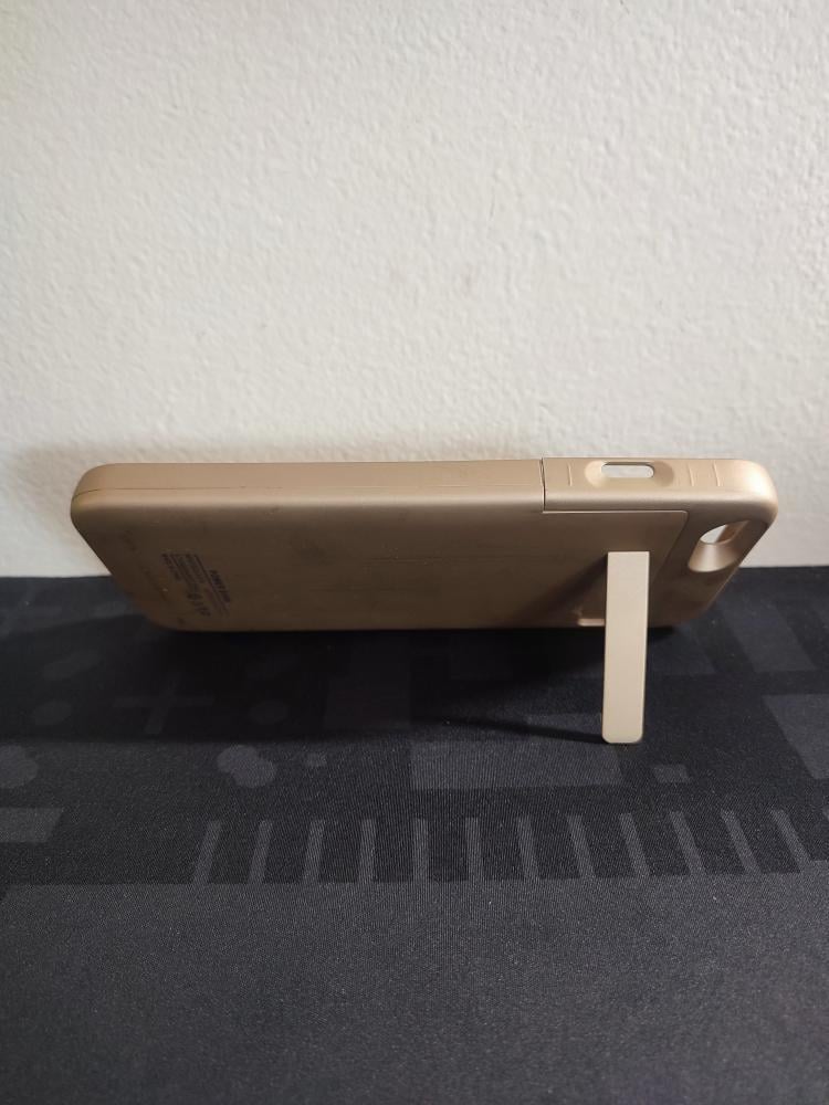 Externí bateriový kryt s kickstandem pro iPhone 6/6s – 4800mAh, zlatá