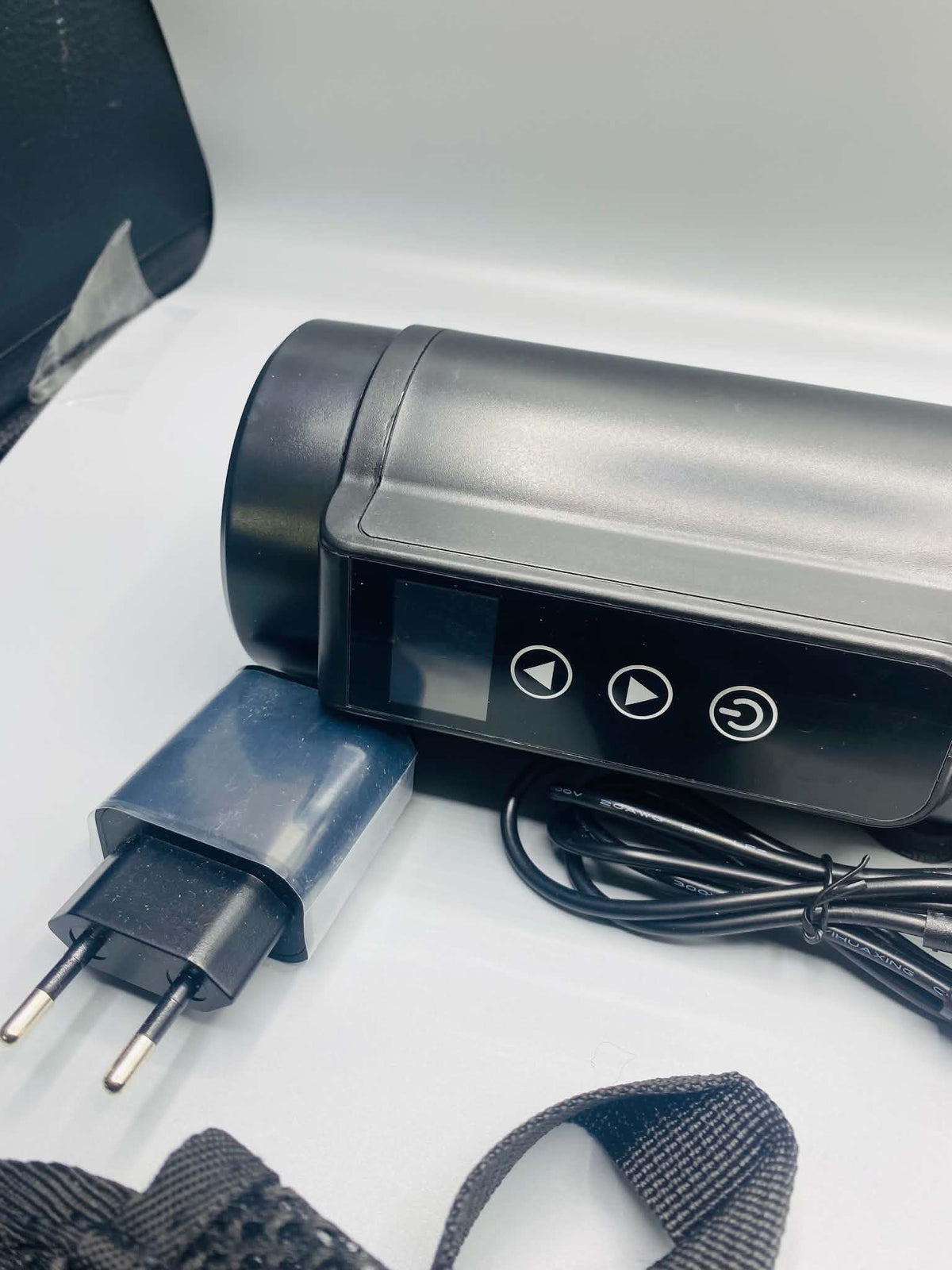 Přenosná chladnička na inzulín a léky 0–18 °C, s USB do auta