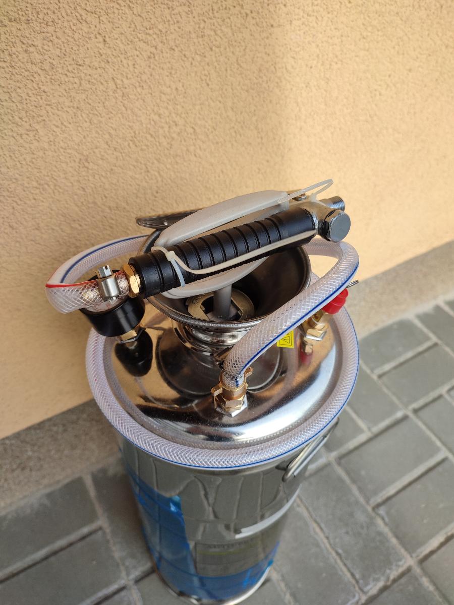 Nerezový tlakový postřikovač s manometrem - 10l