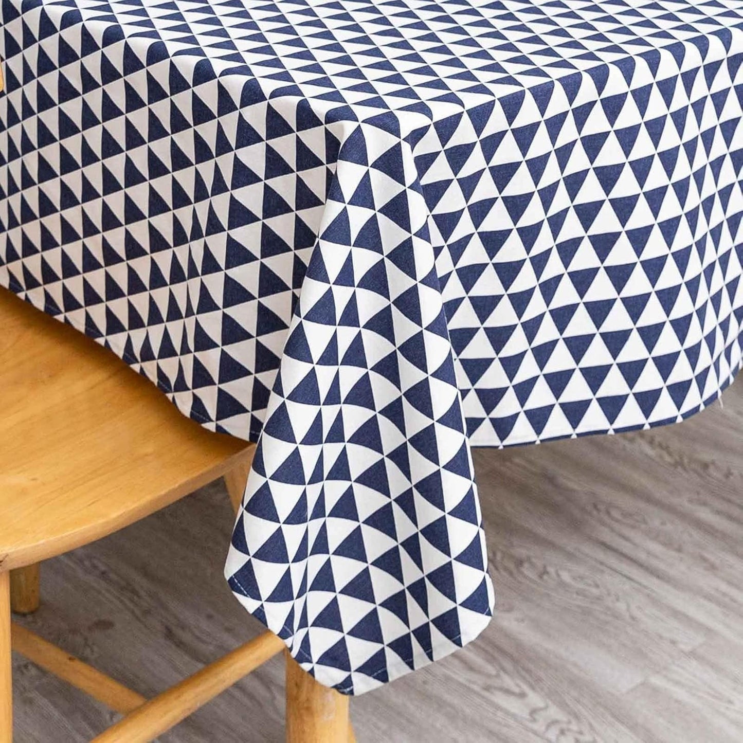 Veliký voděodolný ubrus 280 x 130 cm modro/bílý
